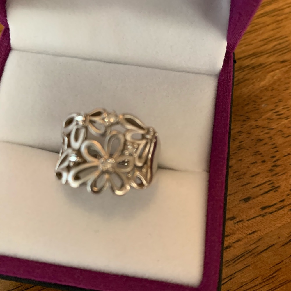 Beautiful flower ring in silver with diamonds - Picture 3 of 6